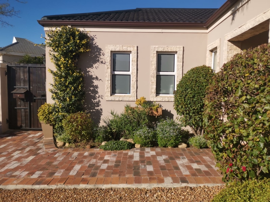 To Let 3 Bedroom Property for Rent in Fernwood Western Cape